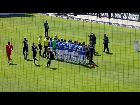 Darmstadt vs DSC Arminia Bielefeld - Einlauf der Mannschaften 17.09.2017