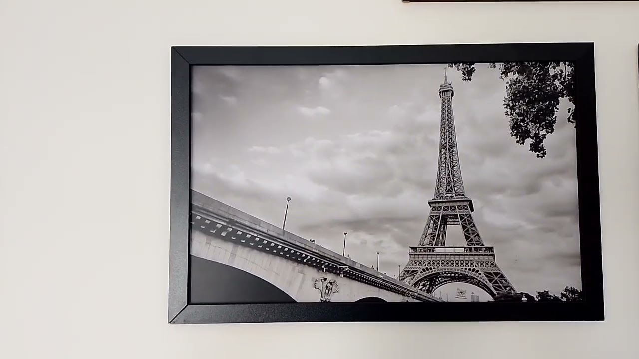 Watch Now kit quadros Paris Londres preto e branco com detalhes em vermelho kit quadros Paris Londres preto e branco com detalhes em vermelho