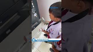 Download lagu 🔴 Viral Dua Bocah SD Tarik Segepok Uang di ATM, Ngaku Hasil Saweran Tiktok #shorts #viral #trending mp3 Download lagu 🔴 Viral Dua Bocah SD Tarik Segepok Uang di ATM, Ngaku Hasil Saweran Tiktok #shorts #viral #trending mp3