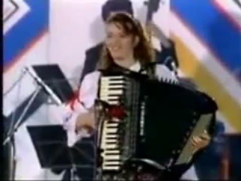 Mila Petrovic Kolo na harmonici