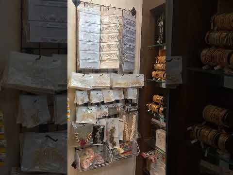 Metal Cosmetic Accessories Display Stand, For Advertisement