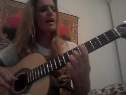 Adriana Farias Violeira, canta e toca na viola caipira, música de sua autoria, Águas da Serra