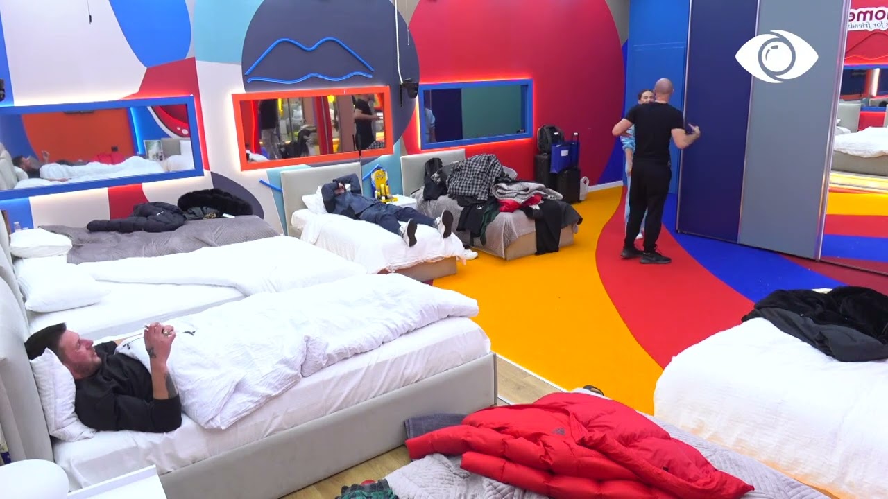 Momente gazmore/Kristi dhe Luizi gudulisin Maestron