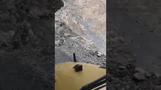 preview picture of video 'Shimshal -Toyota BJ40/1984 on her Way to Shimshal'