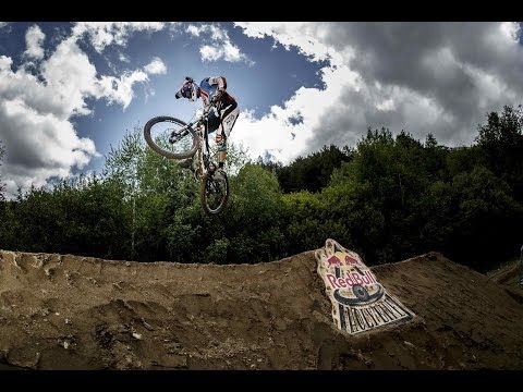 スペインで開催されたダウンヒルエンデューロバイクレース - レッドブル・ホーリーバイク2014 (Downhill enduro bike race in Spain - Red Bull Holy Bike 2014)