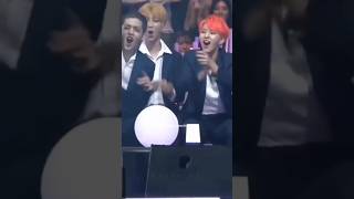 Download lagu The reaction of other idols🤫😩😩#Wonho😎#shoutout#monstax♥️ #seventeen#christmasevel#ot7 #reaction mp3