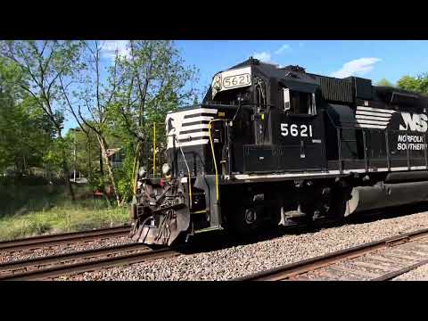 NS 5621 GP38-2 leads CR MA01 through Piscataway,NJ with a SAAHC hornshow & a Nice RL K5LA!