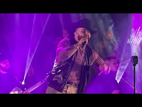 Carin leon - La esquina del mall …. Será cierto todo lo que dice al principio ? El mejor concierto