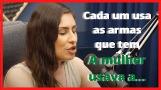 As mulheres antigamente  usavam a...   cada um usa as armas que tem !  EMME WHITE