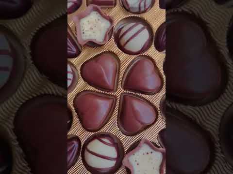 🇨🇭Lindt Mini Pralines Chocolate Unboxing #swisschocolate #switzerland #shorts #shortvideo @MarsOne