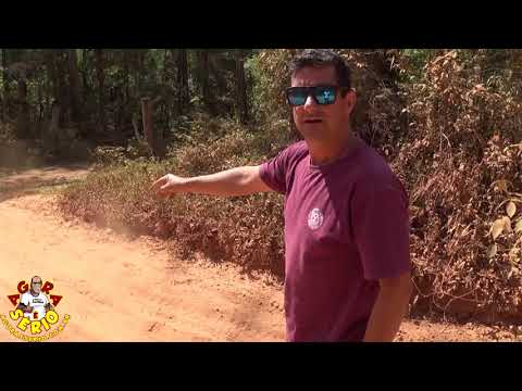 Estrada da Laranjeira coberta de poeira produzida pelo Sistema Produtor São Lourenço