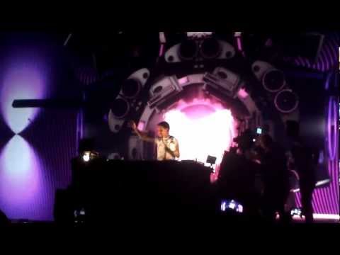 Bal en Blanc 19 (2013) - Armin van Buuren Intro