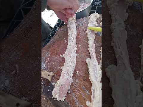 Material sin edicion . Tripa rellena , achura tipica d3 Young ( Rio Negro , Uruguay)