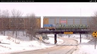 preview picture of video 'CSX loco on Union Pacific manifest @ Lincoln Highway, State Center, Iowa'