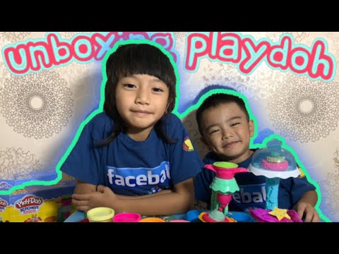 Abel Afif unboxing Playdoug ice cream & cake.
