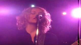 Anneke van Giersbergen with Agua de Annique - &quot;Beautiful One&quot;