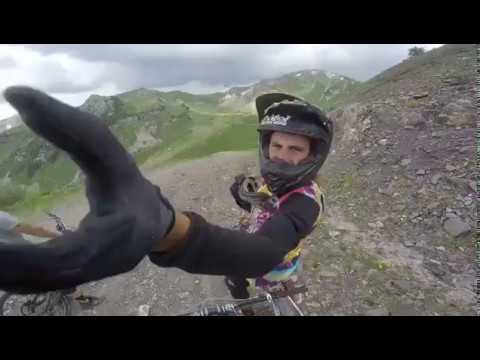 Nico Vink shreds the Vink Line at Châtel Bikepark!