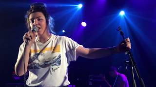 Hoshi «Je vous trouve un charme fou » live au Flow