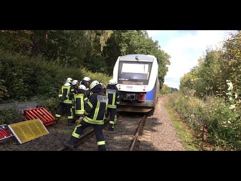 Kehrmaschine kollidiert in Dötlingen mit Nordwestbahn