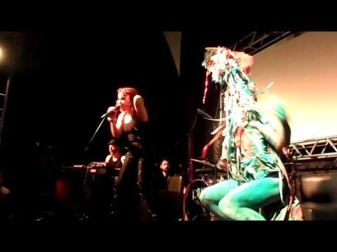 Karina Buhr e Alma Negrot - Eu sou um monstro