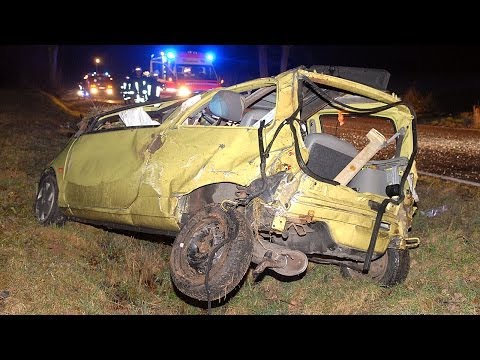 Vasbeck: Mehrfach überschlagen, aus Auto geschleudert: Lebensgefahr