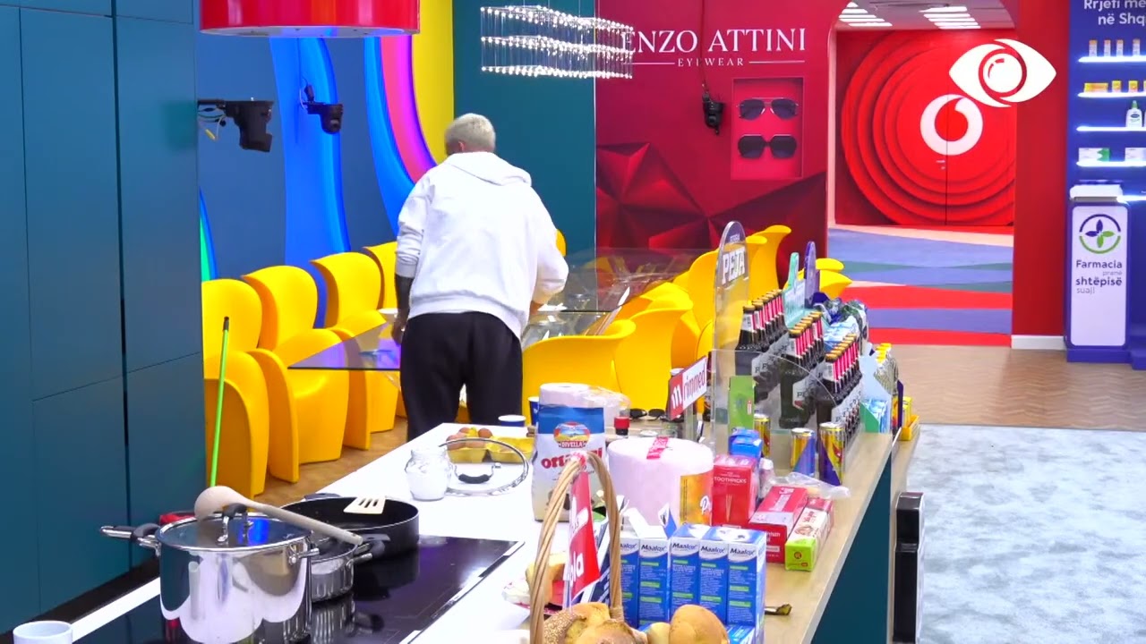 Banorët në grupe të lidhur në litar, Luizi bën punët