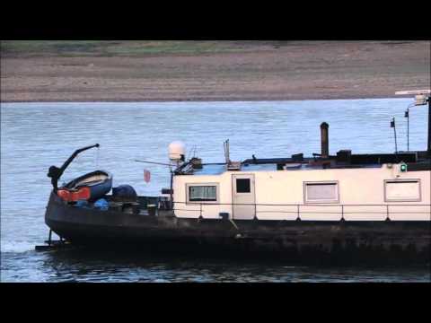 Güterschiff Herbert auf dem Rhein in Düsseldorf