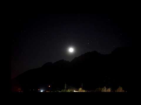 8Dio Score This: Moon – Christoph Manucredo