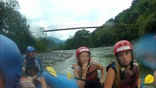 preview picture of video 'White-water rafting in Banos, Ecuador'