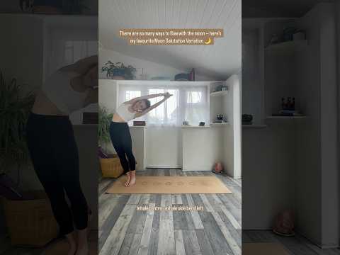 My favourite moon salutation variation 🌙✨🖤 #vinyasaflow #yogasequence #moonsalutation