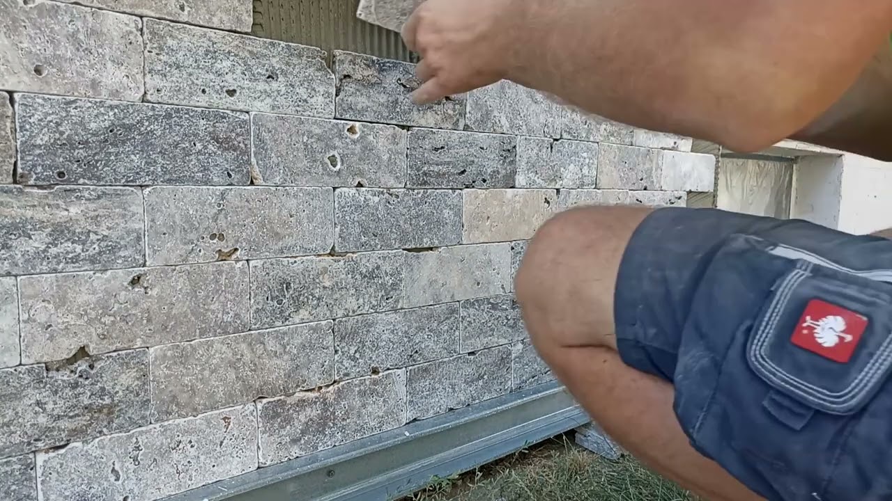 Postavljanje kamena na temelj tj soklu od kuće