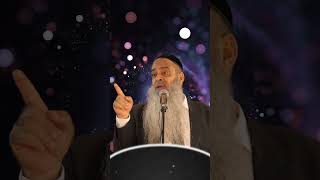 הרב רפאל זר | אין דבר בעולם שהוא לא מהבורא - תפנימו! (הרב רפאל זר) - התמונה מוצגת ישירות מתוך אתר האינטרנט יוטיוב. זכויות היוצרים בתמונה שייכות ליוצרה. קישור קרדיט למקור התוכן נמצא בתוך דף הסרטון