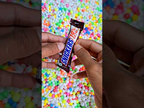 Hunting Snickers chocolate #jajimoji #snickers