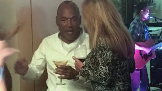 O.J. Simpson Photographed Chatting With 3 Women at a Las Vegas Bar