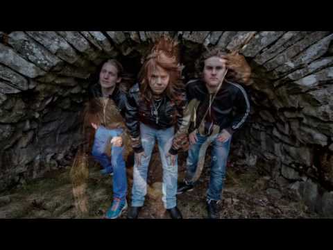 Snow I U  The Lone Wolf