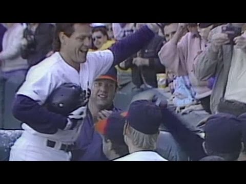 OAK@CWS: Fisk hits 23rd home run of the season