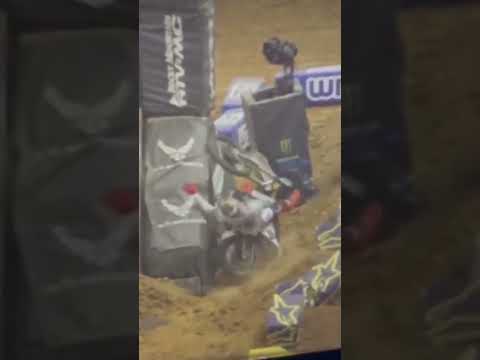 Dean Wilson foot peg to the buttcheek! 🥴