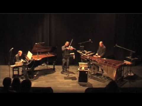 Fågelboet och övergångsstället by Anders Lind