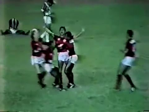 Leandro vs Fluminense (1985) - Craque até na Zaga, Peixe Frito faz golaço salvador nos acréscimos!