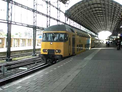 NS Stoptren leaving Haarlem for Beverwijk