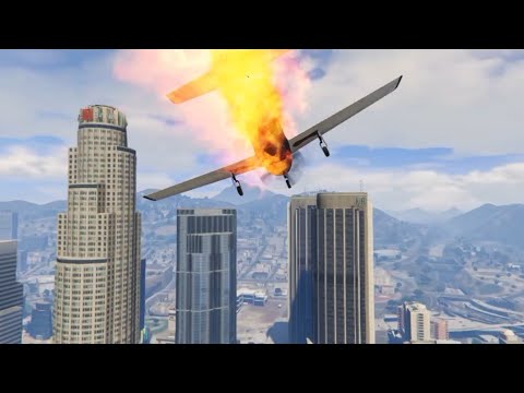 Airplane Crashes Into Big Ship After Engine Exploded - Emergency Landings On Water