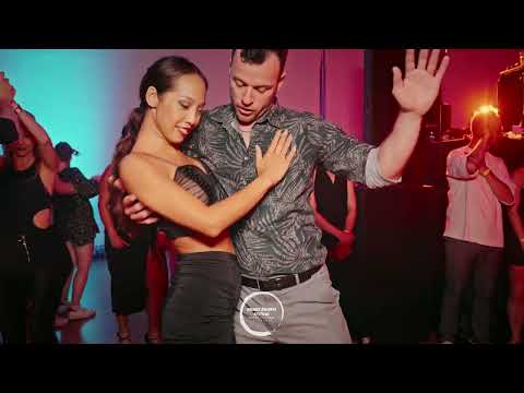 Hasan & Chloe Bachata Social Dancing [Mesero - Grupo Extra] 2023