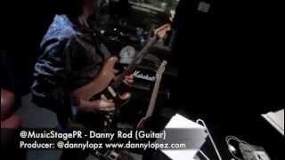Grabando guitarras en el estudio Danny Rod (Guitar) Danny Lopez.