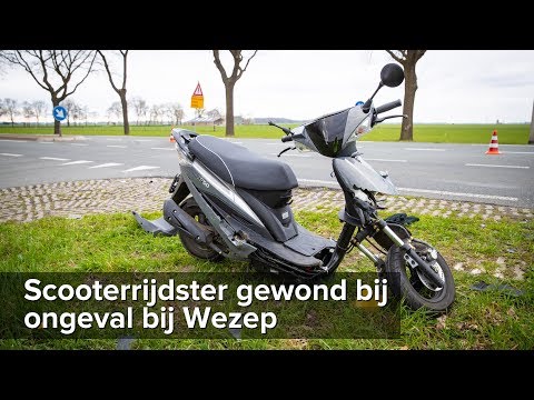 Scooterrijdster gewond bij ongeval Zuiderzeestraatweg Wezep - ©StefanVerkerk.nl