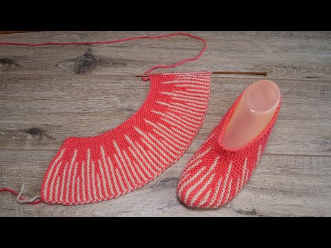 Двухцветные следки спицами | Two-color slippers knitting