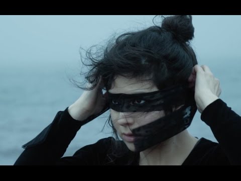 LAURA CAHEN - LOIN (Official Music Video)