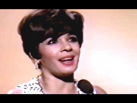 Shirley Bassey - I'd Like To Hate Myself In The Morning / Couple of Swells (1979 Show #2)