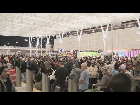 Long security lines expected at Houston airports amid ongoing shutdown