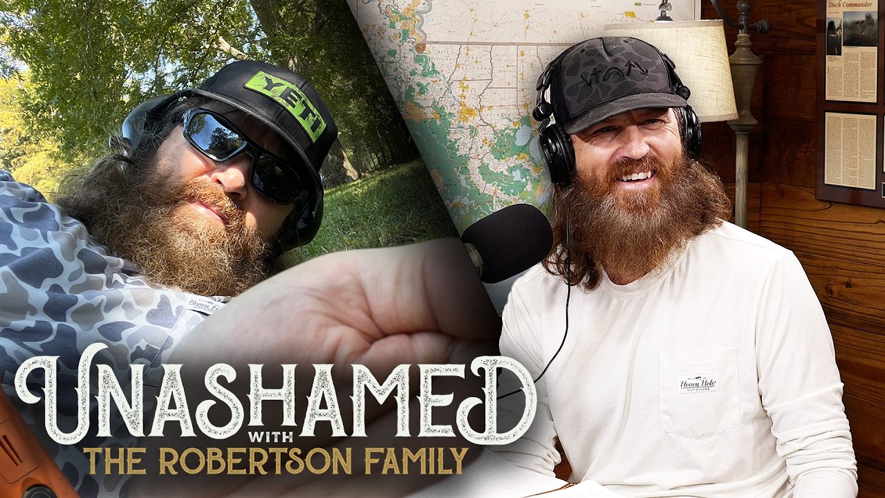 Ep 976 | Jase Unwittingly Gives His Landscapers Quite a Show & Makes Friends with a Bug Lady