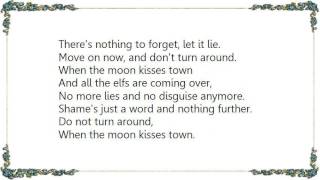 Fool&#39;s Garden - When the Moon Kisses Town Lyrics